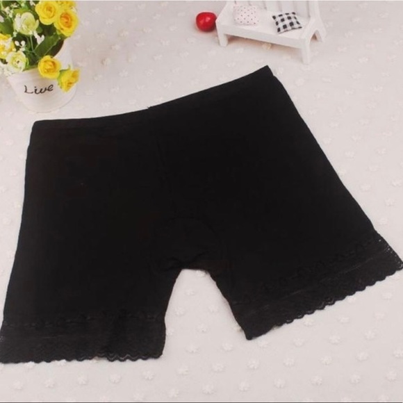 HP‼️Black, nude, white Lace biker stretchy shorts - Picture 5 of 5